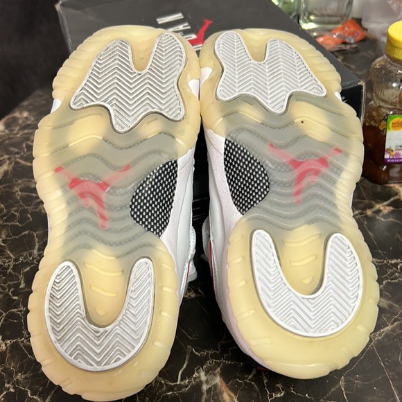 Jordan 11 - Picture 5 of 6